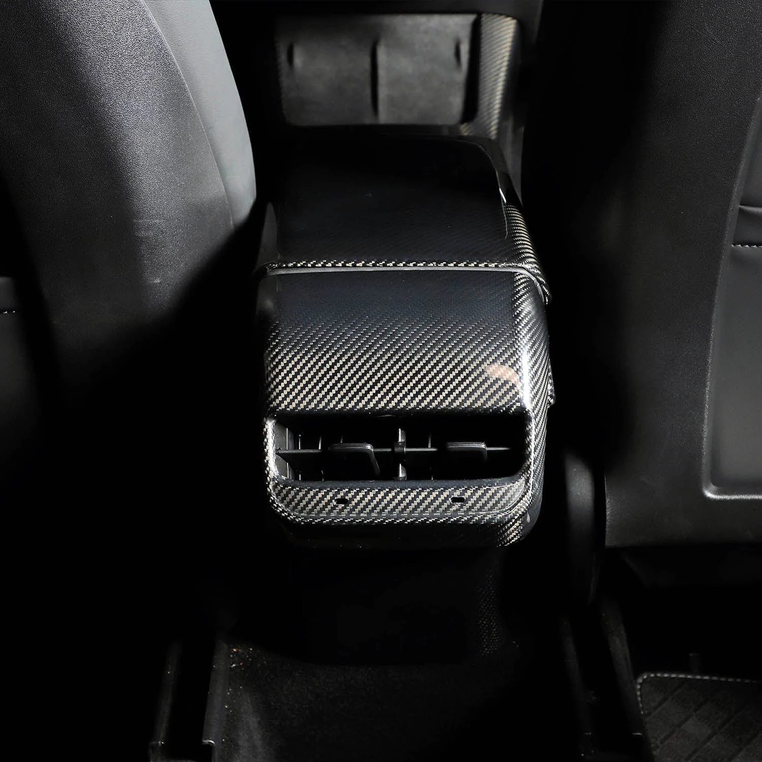 pimpmyev-real-carbon-fiber-products-genuine-gloss-carbon-fiber-rear-air-conditioner-vent-fascia-v2-usb-c-for-model-y-2020-2022-38229234286848.webp Real Molded Gloss Carbon Fiber Rear Backseat AC Vent Overlay Cover V2 USB-C for Tesla Model Y 2020-2025